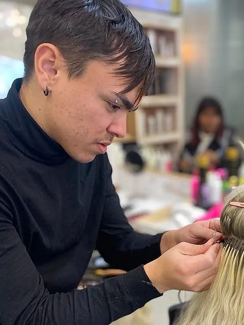 Wanderson Fernan, Cabeleireiro no salão 4Beauty na Amadora